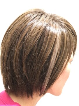 ユキオ オブ ヘアー(YUKIO of Hair) 透明感ベージュカラー×大人かわいい前下がりショート