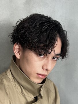 フィフス トウキョウ (fifth TOKYO) センターパートツイストスパイラルパーマメンズマッシュパーマ