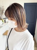 ベージュアンブレラカラーブリーチダブルカラーボブ