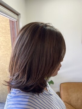 エルフゥ(Elle fou) やわらかシルバー　くびれボブ