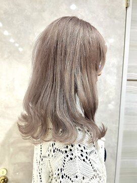 エルバイラビス 大宮(elu by lovis) 《ゆい》ミルクティーベージュ/レイヤーカット/フルバング