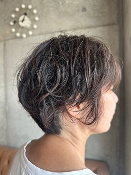 ヘアーアンドメイク ファット(Hair&Make PHAT) 襟足スッキリ無造作大人キレイなショートボブ40代50代60代