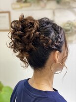 お仕事ヘアに編み込みふわふわお団子