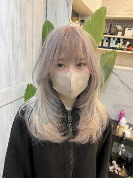 ノエ 心斎橋(Noe) ホワイトカラー♪レイヤーカット♪