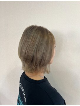 ヘアーアートミュージアム(Hair Art Museum) ハイトーン/ミルクティー/ミディアムボブ/レイヤー