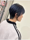 ショートカットネイビーカラー