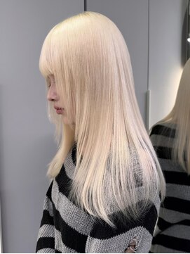 ソル バロール 表参道(SOL .valor) ハイトーンカラー顔周りレイヤーブロンドペールピンクシルバー