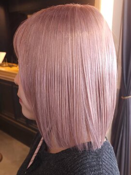 ブロック ジャポン(bloc japon) モーヴピンクで魅せる、透明感とモードな洗練ボブ