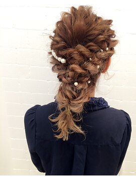 ブラン(Blanc) 大人可愛い☆編み込みダウンアレンジ