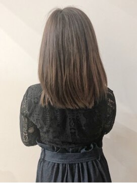 ミーティア バイ クアトロ(Meteor By QUATRO) ストレートヘア