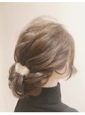 ヘアコームを使った簡単シニヨンアレンジ