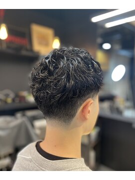 フランクスバーバー アンド ビアークラブ(FRANK'S BARBER and BEER CLUB) テーパーフェードパーマショートスタイルF