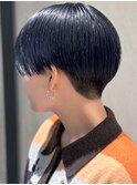 ブルーブラック ケアブリーチ ハンサムショート 刈り上げstyle