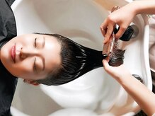 ジュエルボックス 西梅田店(jewelbox)の雰囲気（首、肩に優しいフルフラットシャンプー台で上質なひとときを。）