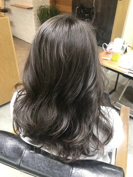 レナンダ (Reanda) グレージュ