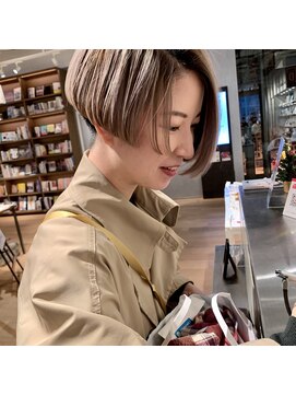 ヘアーエスクールシーユー 枚方T-SITE店(hair S.COEUR×Cu) ハイトーンのハンサムショート