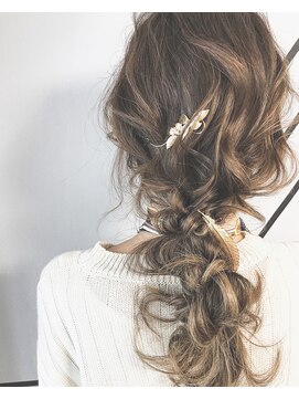 ラカシェット(la-cachette) ポニ下ろしアレンジ