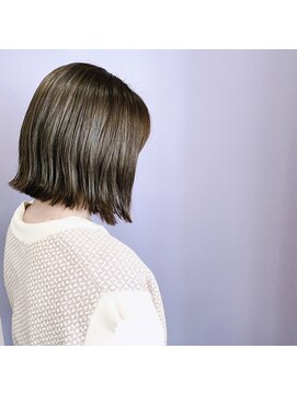 オリ('Oli) 切りっぱなしボブ
