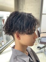 ウェイビーエフティフィフス 横浜西口(WAVEY ft.fifth)&nbsp;波巻きスパイラルパーマセンターパート波巻きパーマツーブロック