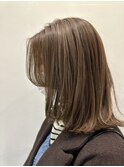 顔周りレイヤーのくびれミディアム