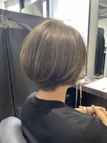 ワン バイ ジエクト(One by The Ect)&nbsp;白髪ぼかしハイライト×大人ショートボブ×オリーブベージュ