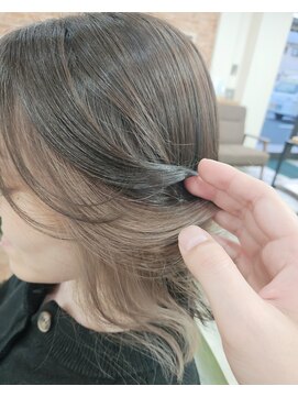 ヘアーサロン ブルーム(bloom) イヤリングカラー　ミルクティーベージュ