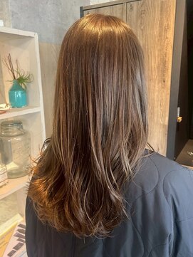 ナフィ バイ エイム 町田店(Nafie by eim) 大人可愛い/ナチュラルレイヤー/艶髪ロング/小顔カット/骨格補正