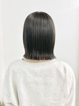 シー(shii..) 《shii../内城》#オリーブグレー #ボブ