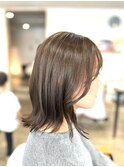 くびれカットのハイトーンオリーブカラー