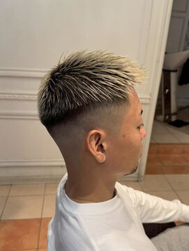 センターパート メンズガイルヘアマレットヘアフェードカット