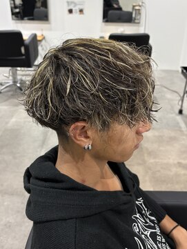 ヒュイル バイ ニアウ(Hwyl by Niau) MEN’S HAIR/スペインかール/ハイライト/伊勢崎市