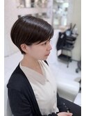 細かなレイヤー設計で叶える小顔ショート