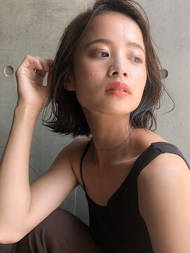 シア(sia) 《sia》大人かわいい耳掛け小顔ウェーブボブ