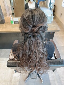 ヘアープラスヘッドスパ エン(Hair + Head spa en) ハーフアップ