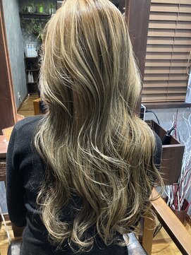 カチーナ(KACHINA) ゆるふわロング×メッシュ×グレージュ