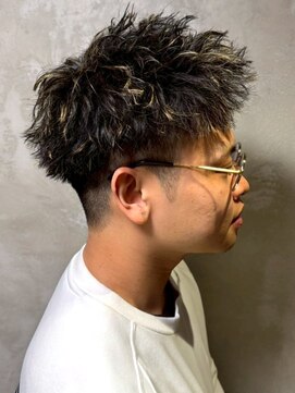 ディスイズバーバーサード(THIS IS BARBER 3rd) メッシュ ツイスパ ブリーチ ツーブロックマッシュ 20代