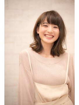 アデランテ(adelante) 《adelante》マットアッシュ 切りっぱなし外ハネセミディ