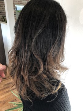 リュニック(l'unique) 控えめバレイヤージュ