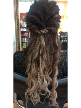 フリーダム(freedom) ハーフアップ