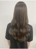 グレージュカラーで韓国風巻き髪