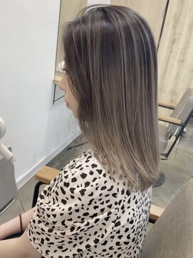 イェッカ(YECCA) ブリーチ1、2回◎バレイヤージュ*グレー