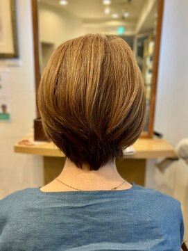 フィオーレ(FIORE) 前下がりのグラデーションボブ