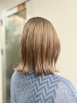 トータルビューティーサロン トップスタイル ホワイトミルクティーベージュ