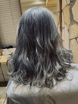 エイト新宿店(EIGHT shinjuku) グレーカラー