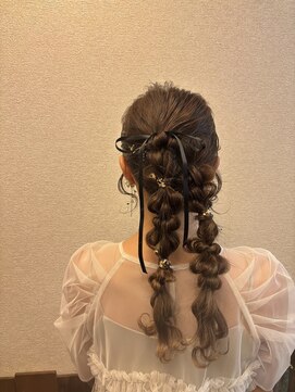 アルコバレーノ(Arcobaleno) 編みおろしパーティーヘアセット金箔リボン