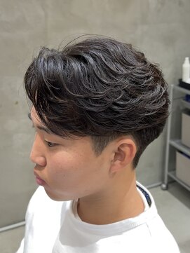 スイッチ(men's SWITCH) ニュアンスフェザーパーマセンターパート大分メンズカット