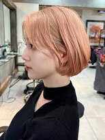 トルネード(TORNADO)&nbsp;切りっぱなしボブ 前上がりボブ ベージュ ショートボブ A0129