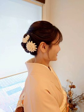 フェスト ヘア メイクアップ(Fest hair makeup) 卒業式、入学式、成人式の和装ヘアアレンジ シニヨン まとめ髪