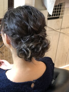 イコイ(ikoi) ゆるふわヘアアレンジ