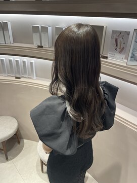 エレノア 静岡店(Eleanor) 暗髪でも透明感!オリーブベージュ×前上がりローレイヤー 川名
